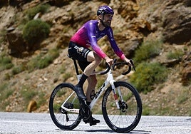 Ander Okamika será uno de los ciclistas a seguir en la clásica vasca.Foto: Luis Ángel Gómez / Sprint Cycling Agenc.