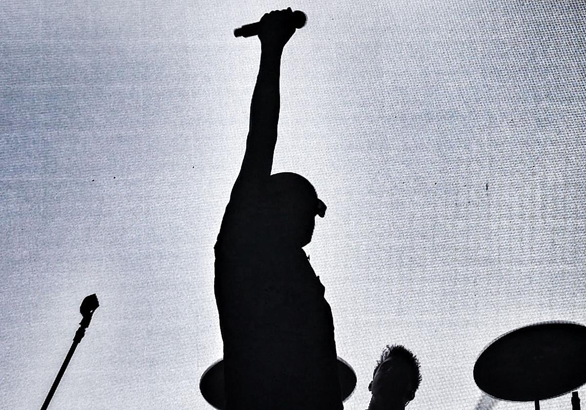 Juantxo Skalari & La Rude Band en el escenario del Alpaka Fest.