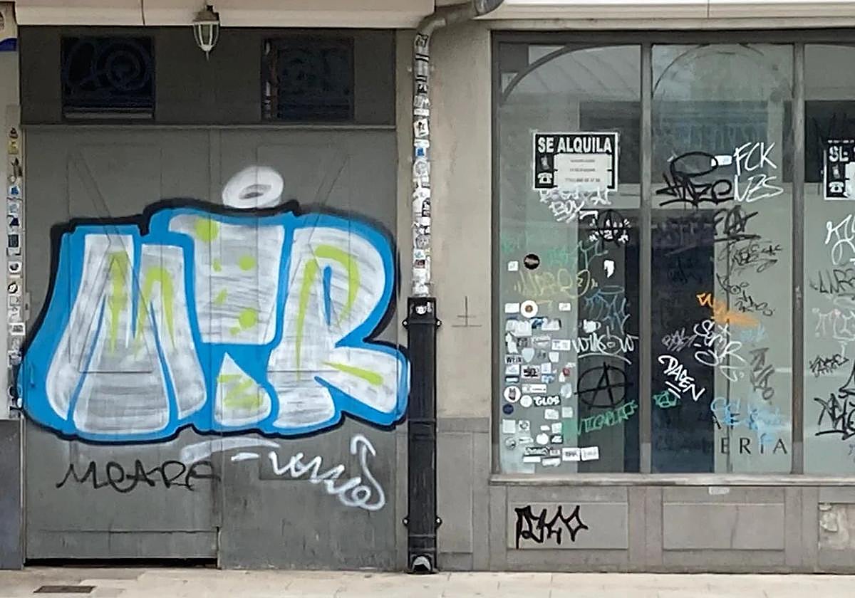 La limpieza de grafitis supone un enorme coste para el Ayuntamiento de Burgos.