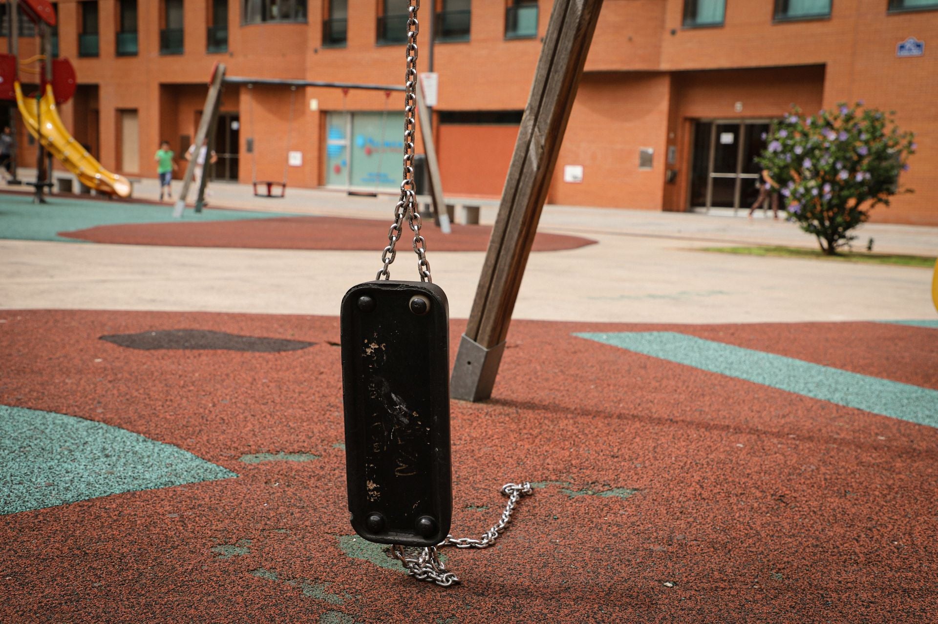 Todas las imágenes del parque infantil descuidado de Burgos que preocupa a los vecinos