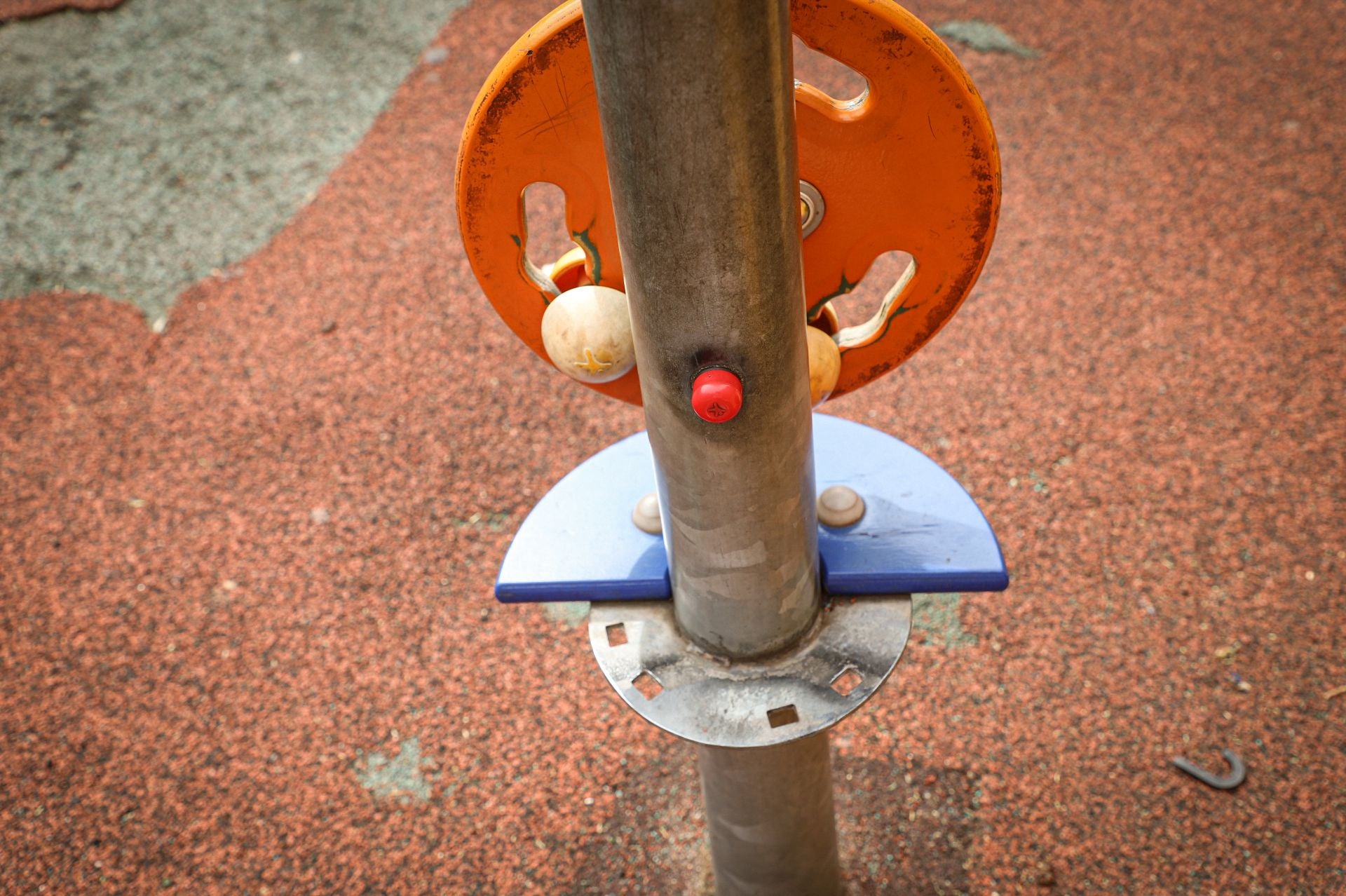 Todas las imágenes del parque infantil descuidado de Burgos que preocupa a los vecinos