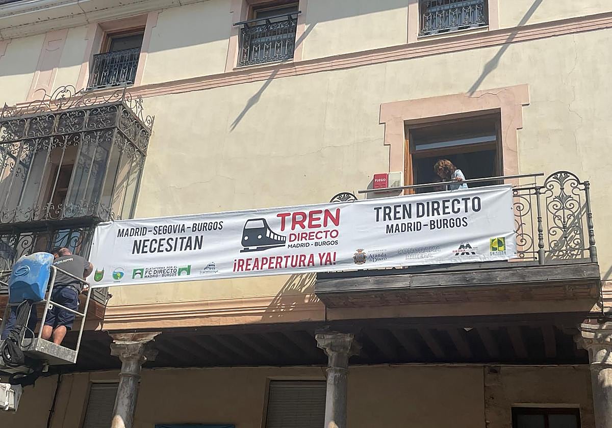 Pancarta reivindicativa para la reapertura de la línea Madrid-Aranda-Burgos.
