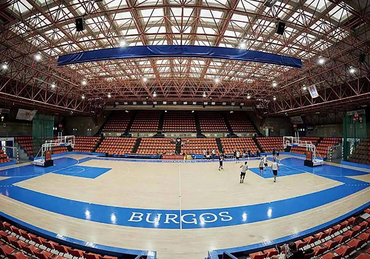 Interior del polideportivo El Plantío.