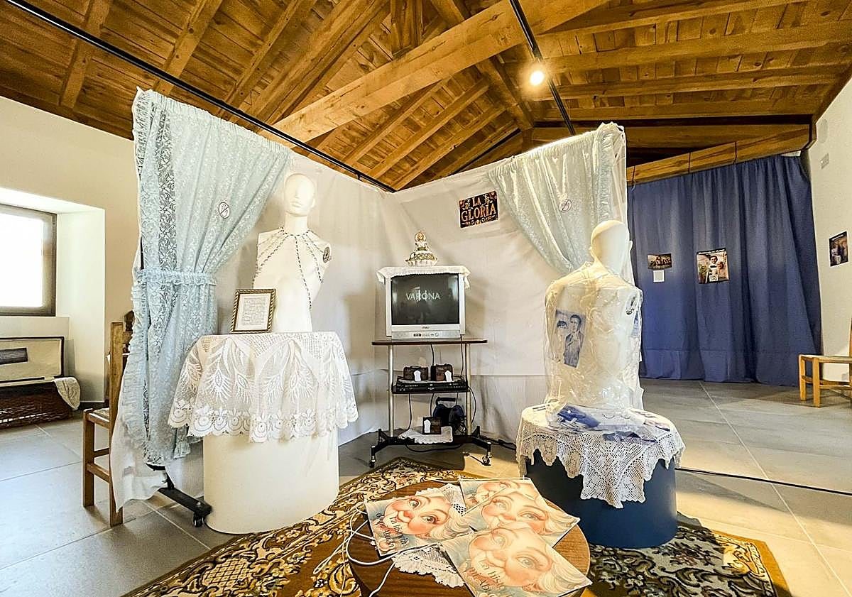 Imagen principal - &#039;Altares&#039;, la exposición que une moda, artesanía y memoria rural, llega a un pueblo de Burgos