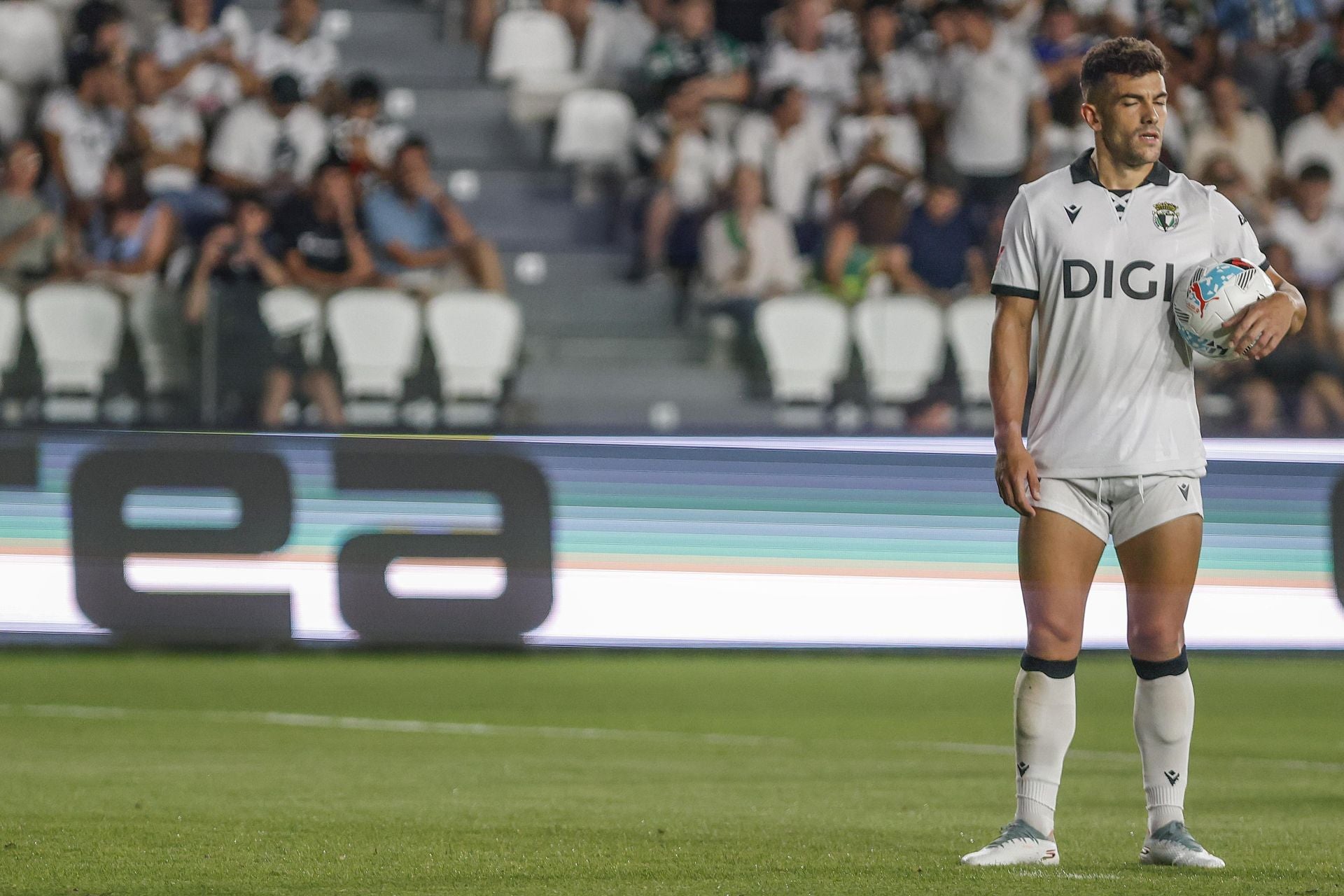 Todas las imágenes del primer derbi entre el Burgos CF y la CyD Leonesa