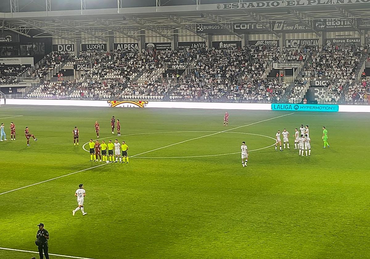 Encuentro del Burgos CF frente a la CyD Leonesa en El Plantío