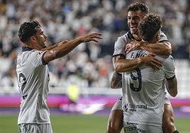 Jugadores del Burgos CF celebrando el segundo gol del encuentro frente a la Cultural Leonesa