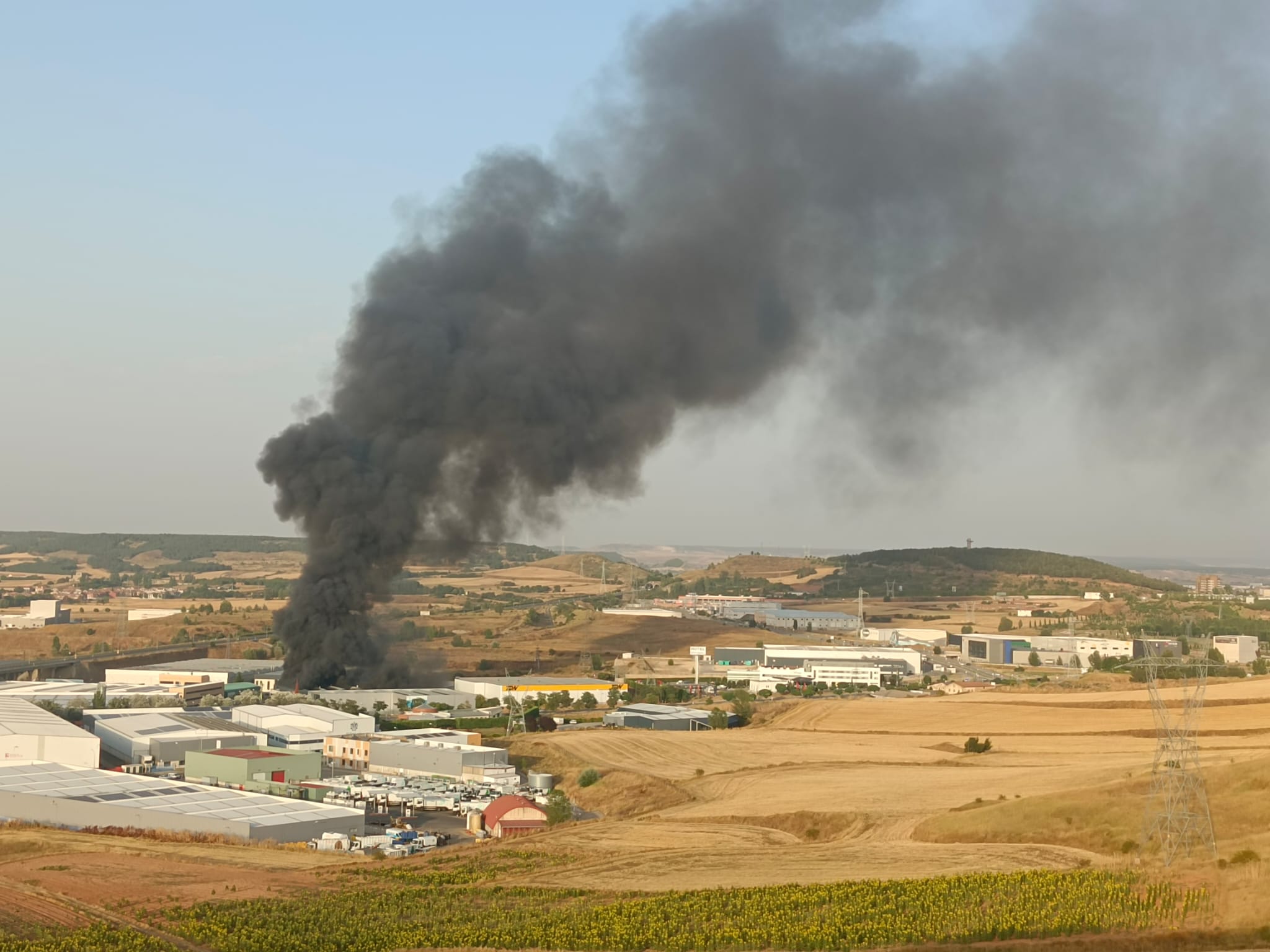 Un incendio arrasa la nave de Conbur