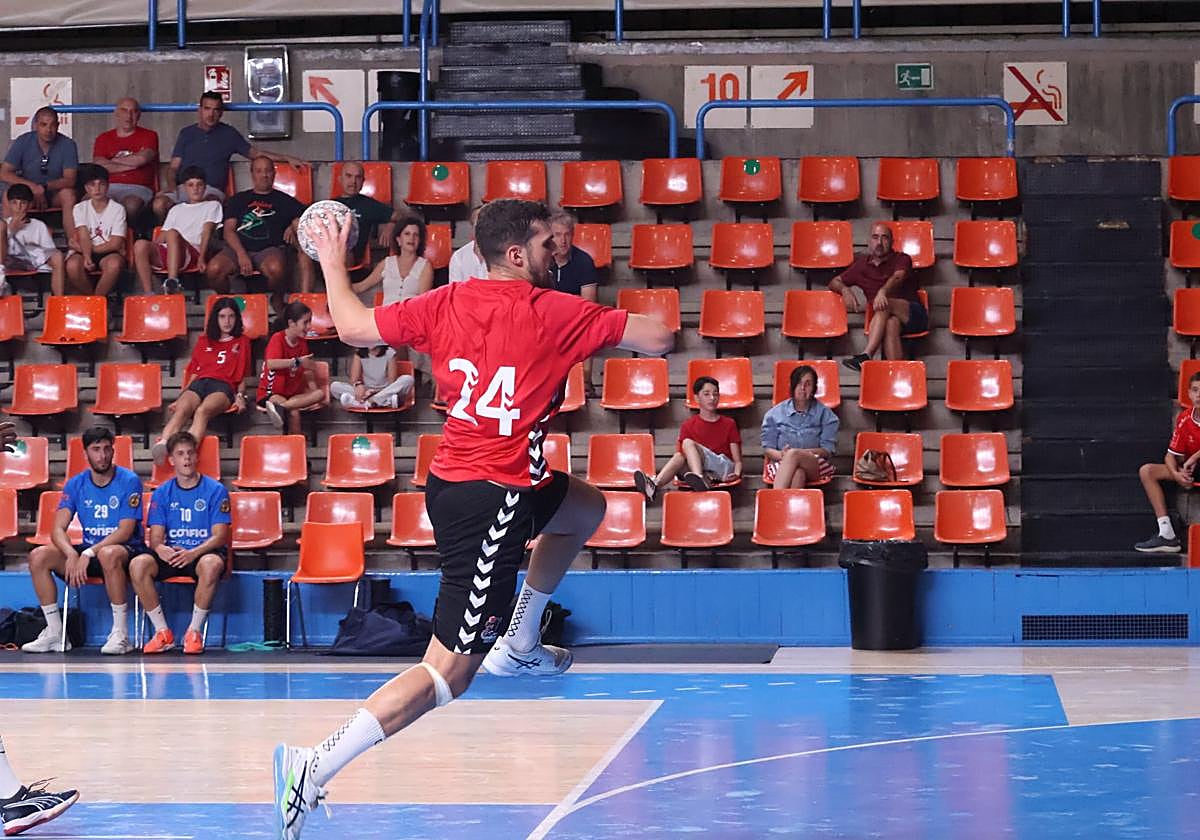 Jaime González durante el encuentro.