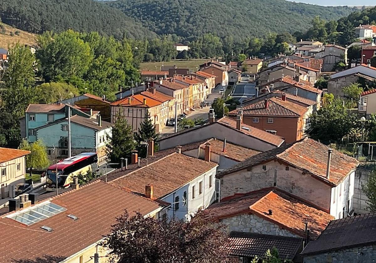 La N-120 a su paso por Villafranca Montes de Oca.