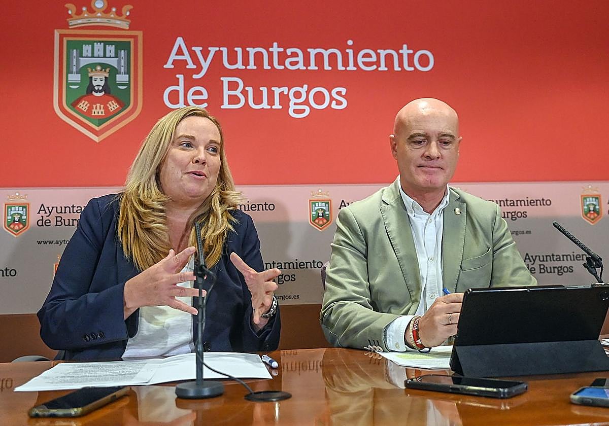 Cristina Ayala, alcaldesa de Burgos, junto al concejal de Hacienda, Ángel Manzanedo.