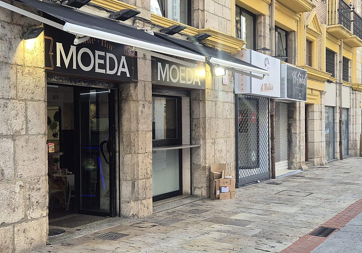 El bar Moeda ha reabierto sus puertas en el centro de Burgos.