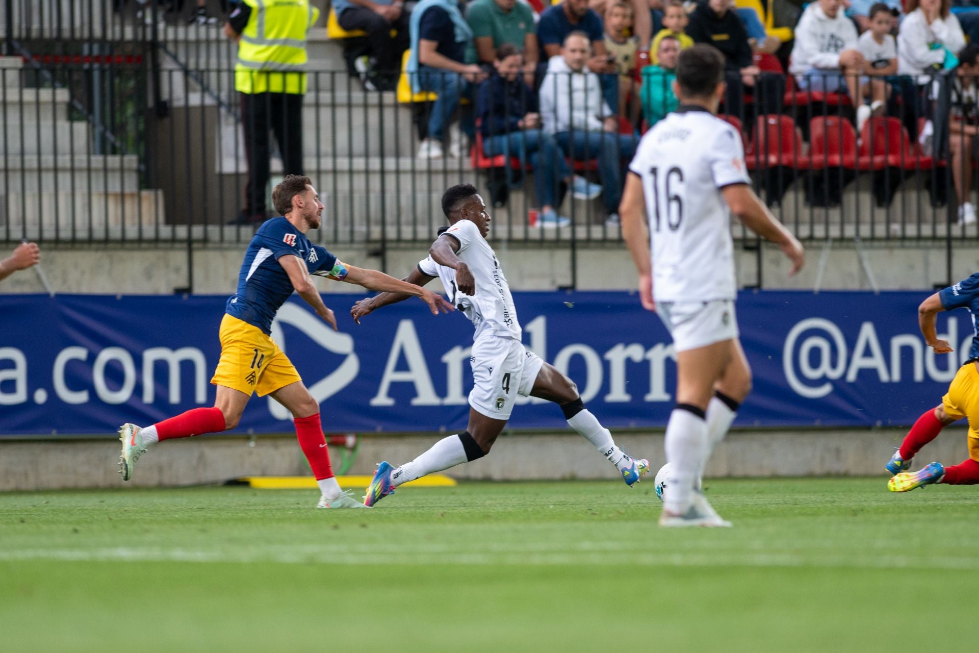 El partido del Burgos CF en Andorra, en imágenes