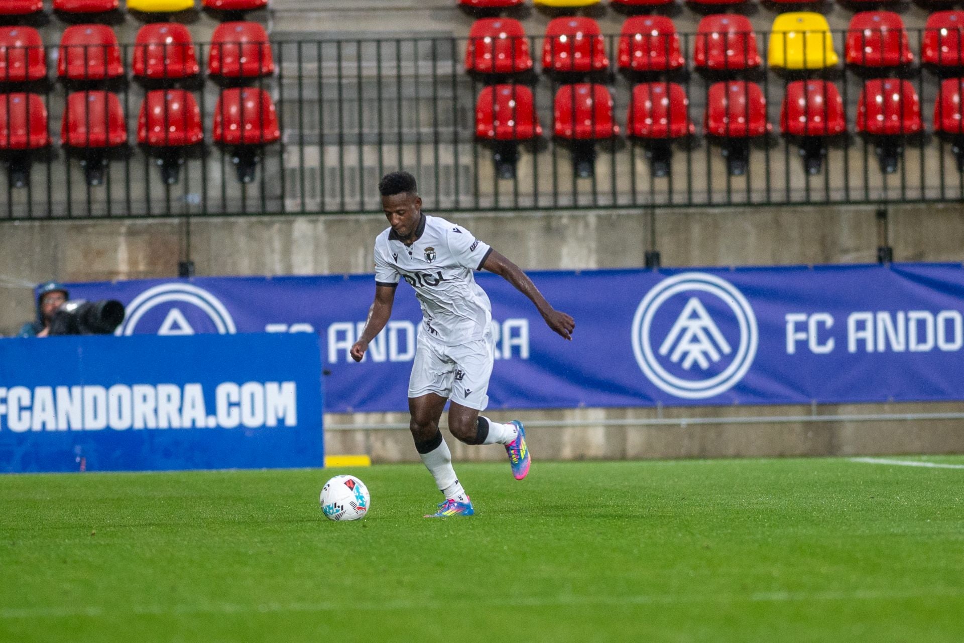 El partido del Burgos CF en Andorra, en imágenes