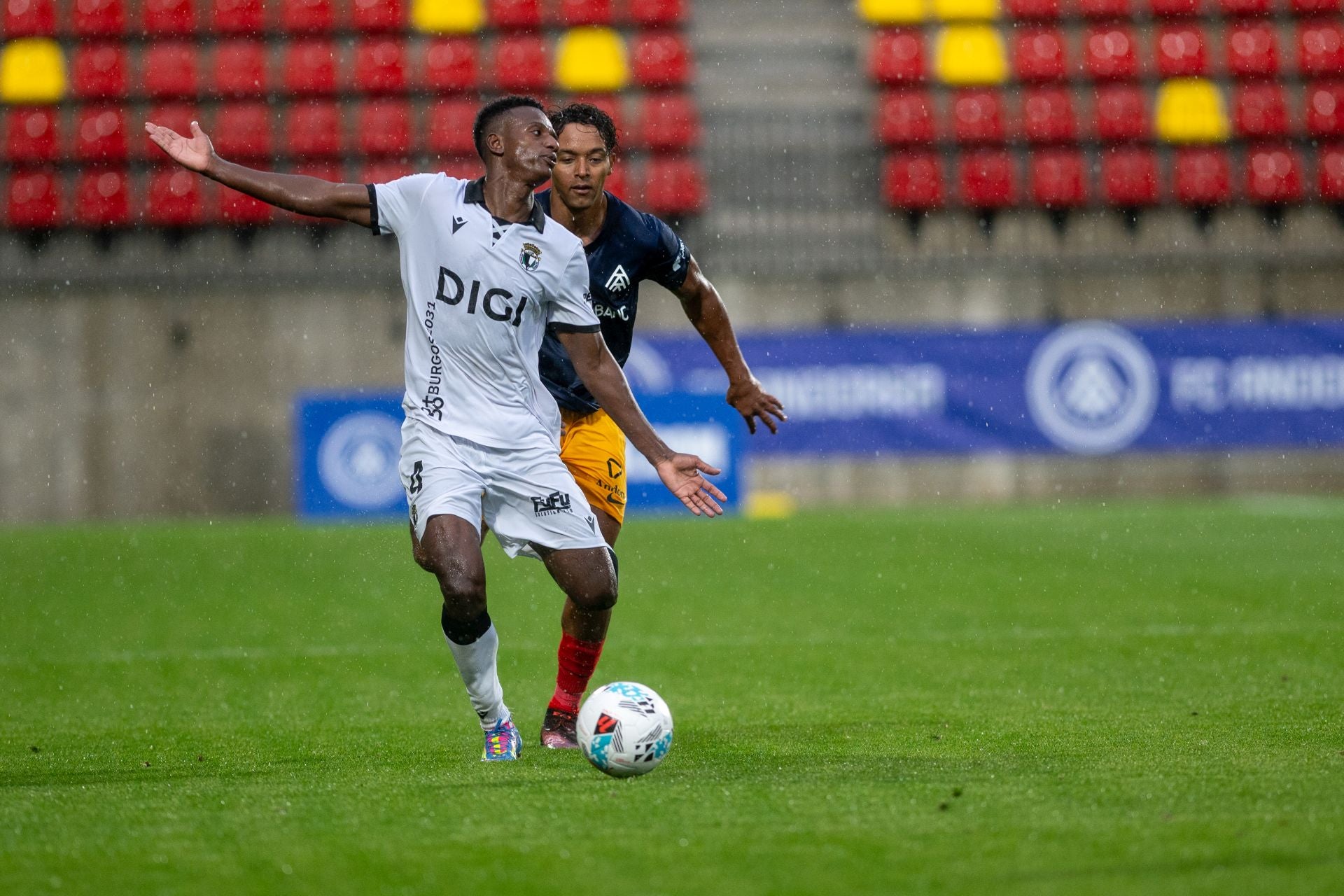 El partido del Burgos CF en Andorra, en imágenes