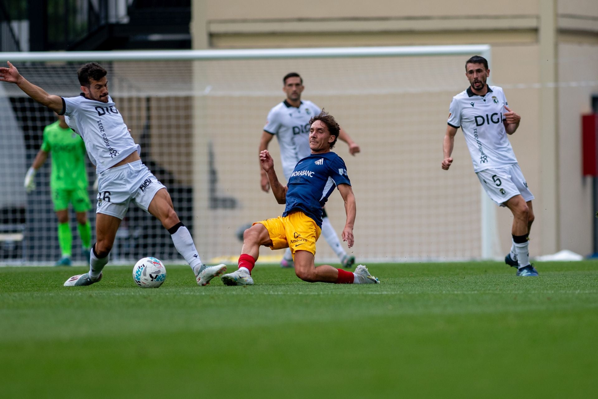 El partido del Burgos CF en Andorra, en imágenes