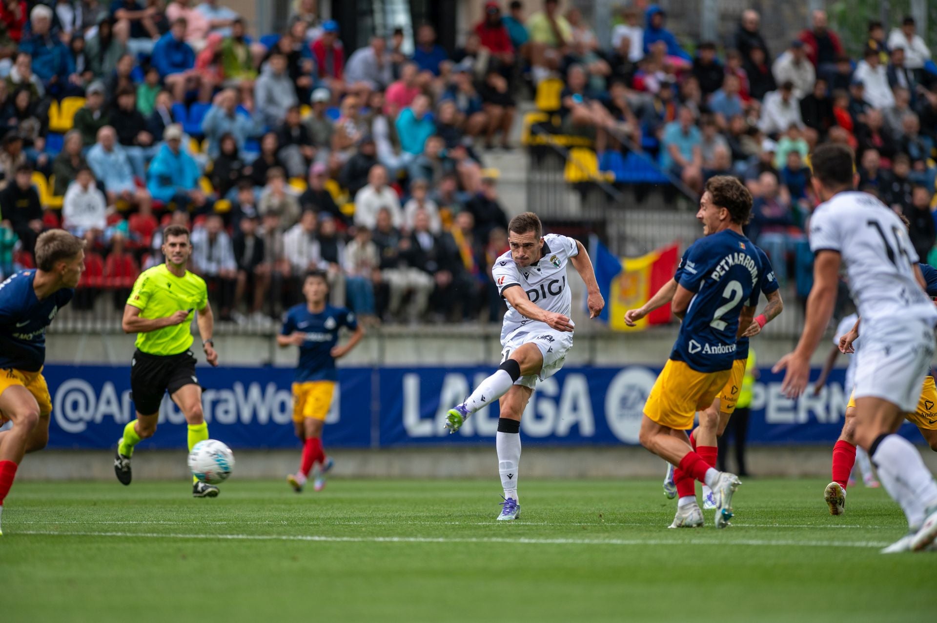 El partido del Burgos CF en Andorra, en imágenes