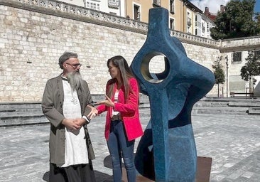 La nueva escultura del Cid orando que Burgos estrena frente a la Catedral