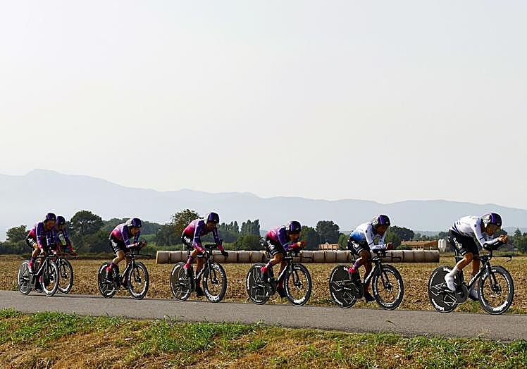 El equipo burgalés también lució una nueva bicicleta de contrarreloj en La Vuelta.