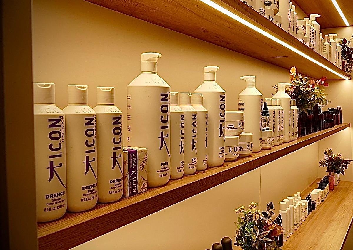 Imagen secundaria 1 - Peluquería Facciolo renace con estilo: una nueva inauguración que marca tendencia