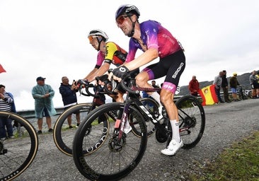Aparicio destaca en Cantabria y Sinuhé abandona La Vuelta por enfermedad