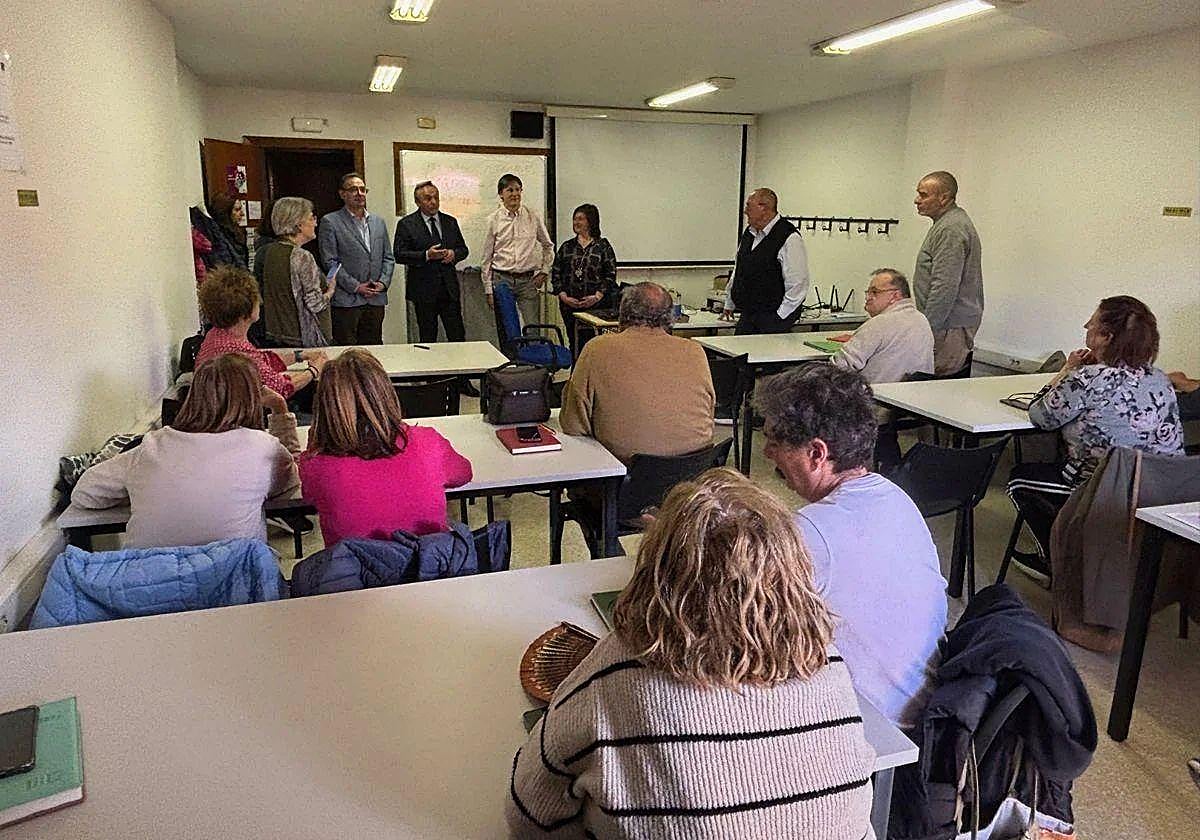 Visita del viceconsejero de Transformación Digital, Luis Enrique Ortega, al Centro Asociado de Briviesca, dentro del programa CyL Digital Rural.
