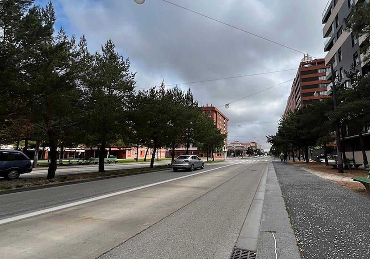 Bulevar del Ferrocarril en su tramo cercano al cruce de Santa Dorotea.