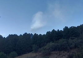 Incendio en la falda del Castillo de Burgos.