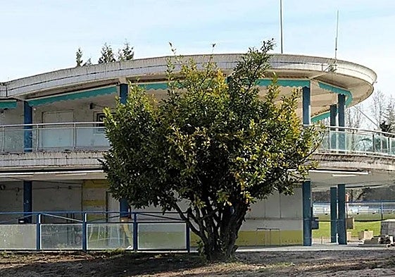 Edificio de las piscinas de El Plantío.