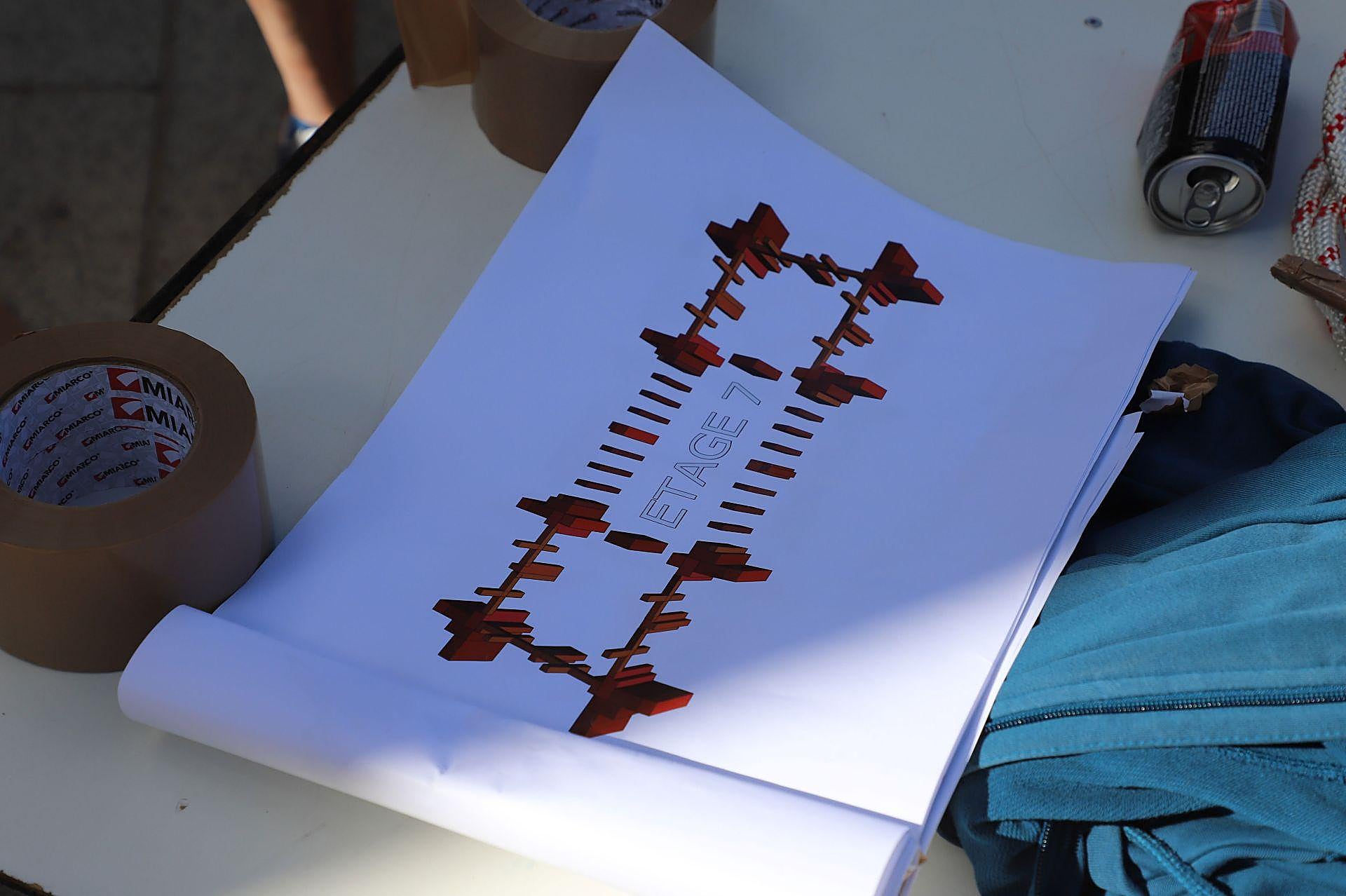 La instalación de la réplica de la Catedral de Burgos, en imágenes