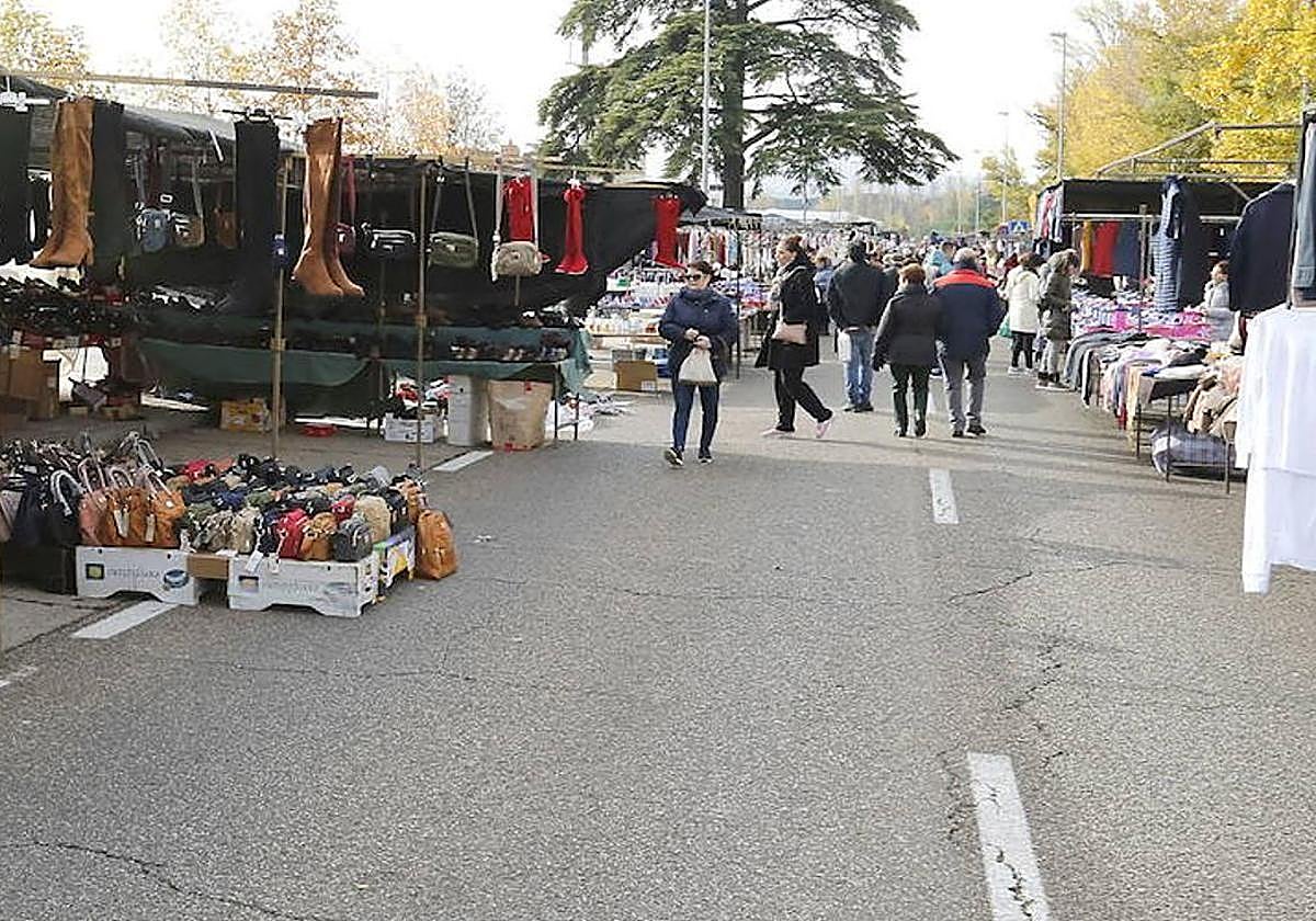 Imagen de archivo de un mercado ambulante.