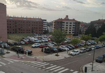 Ruidos, suciedad y aparcamiento irregular: la parcela sin dueño que desespera a un barrio de Burgos