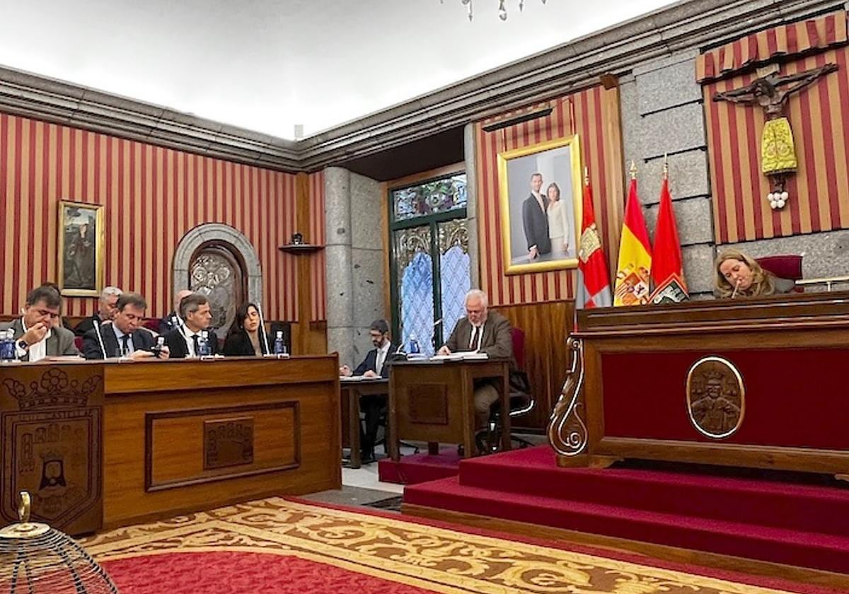 Parte del equipo de Gobierno en un Pleno.