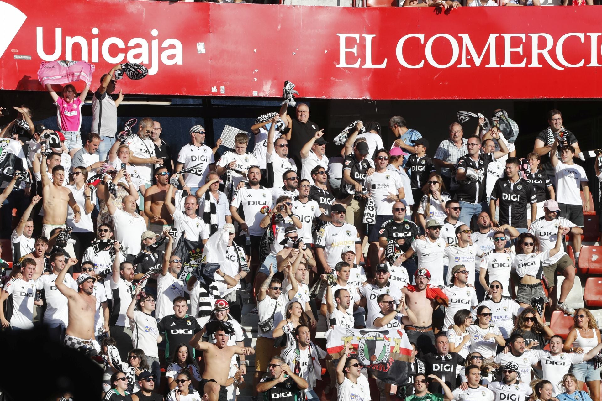 Todas las imágenes del partido entre el Sporting de Gijón y el Burgos CF