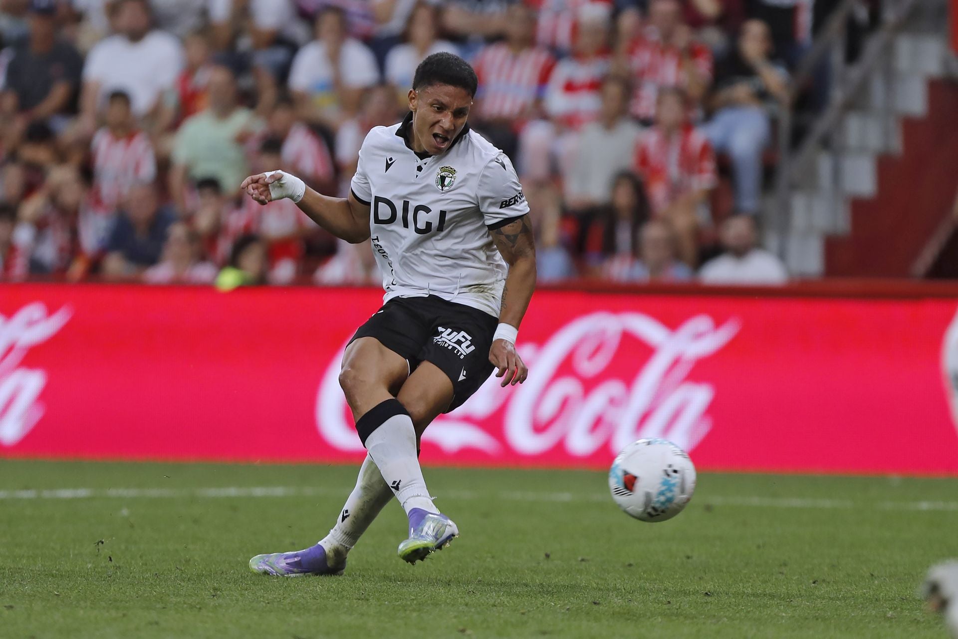 Todas las imágenes del partido entre el Sporting de Gijón y el Burgos CF