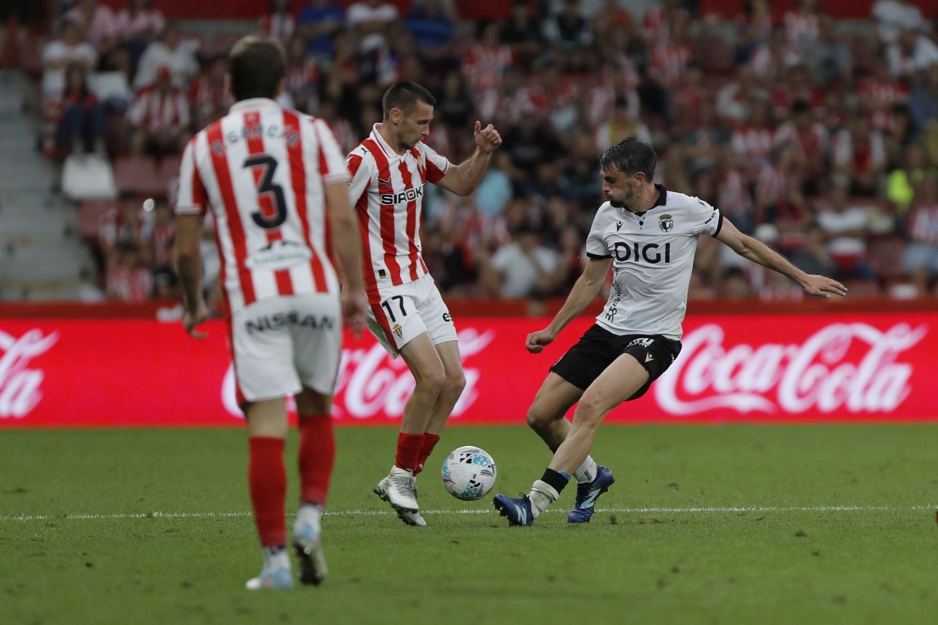 Todas las imágenes del partido entre el Sporting de Gijón y el Burgos CF