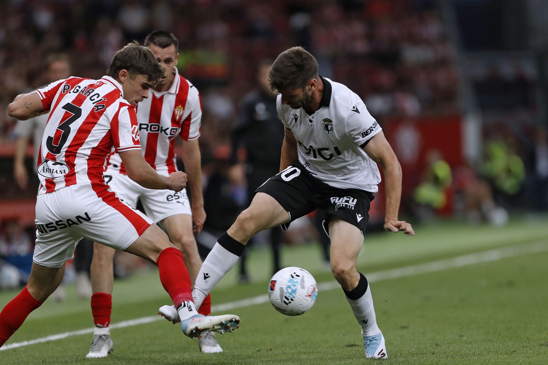 Todas las imágenes del partido entre el Sporting de Gijón y el Burgos CF