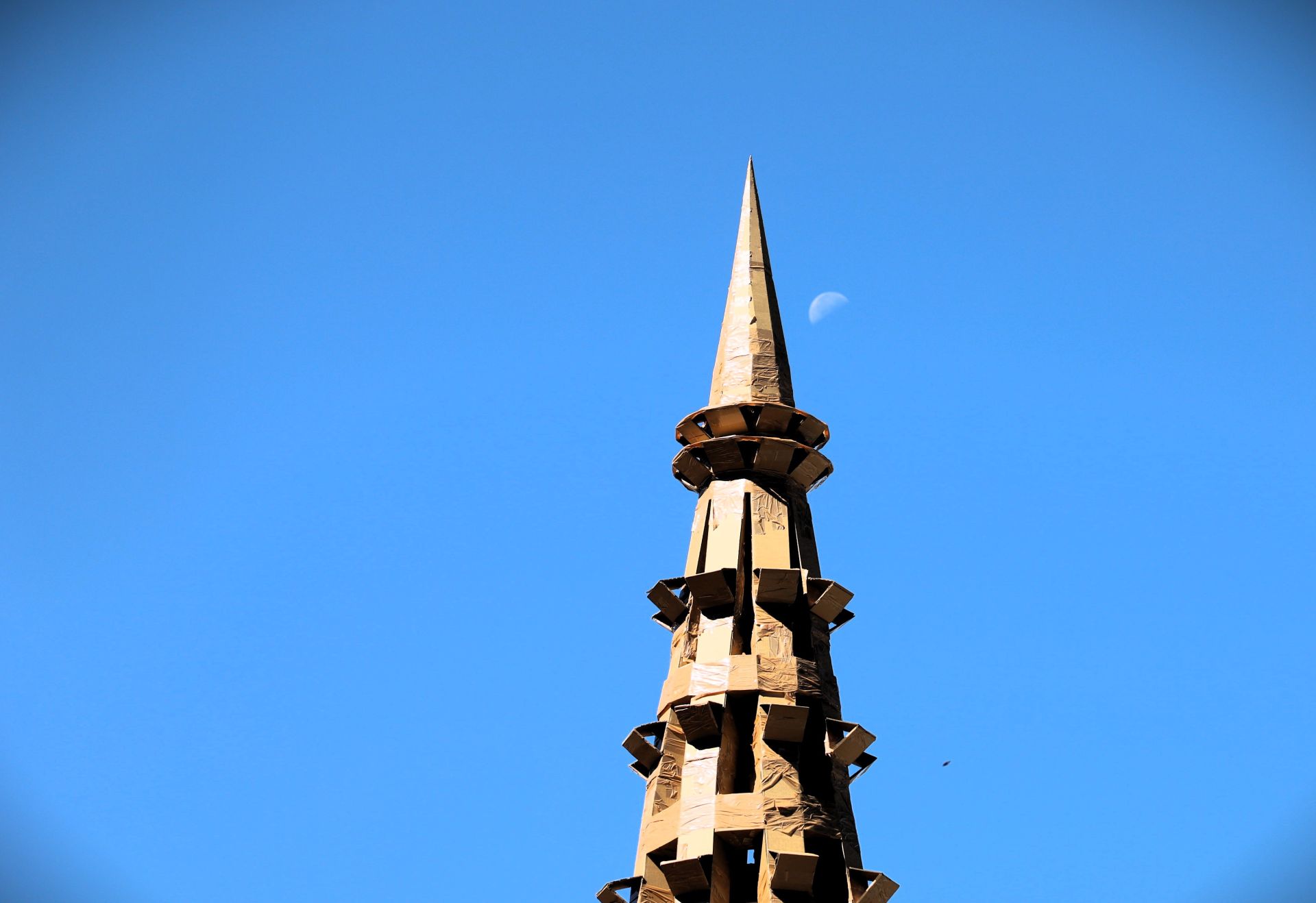 Así ha sido en imágenes la destrucción de la catedral efímera de Burgos