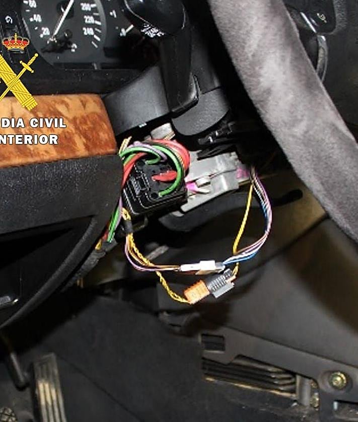 Imagen secundaria 2 - Detenido en Burgos con matrículas robadas y alteraciones en el coche para carreras ilegales