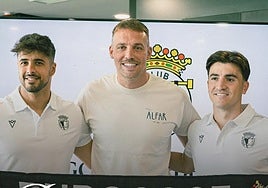 Michu, junto a Jesús Ruiz y Aitor Buñuel.