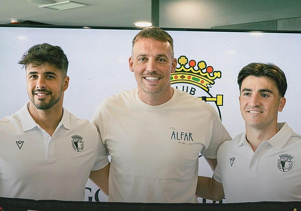 Michu, junto a Jesús Ruiz y Aitor Buñuel.