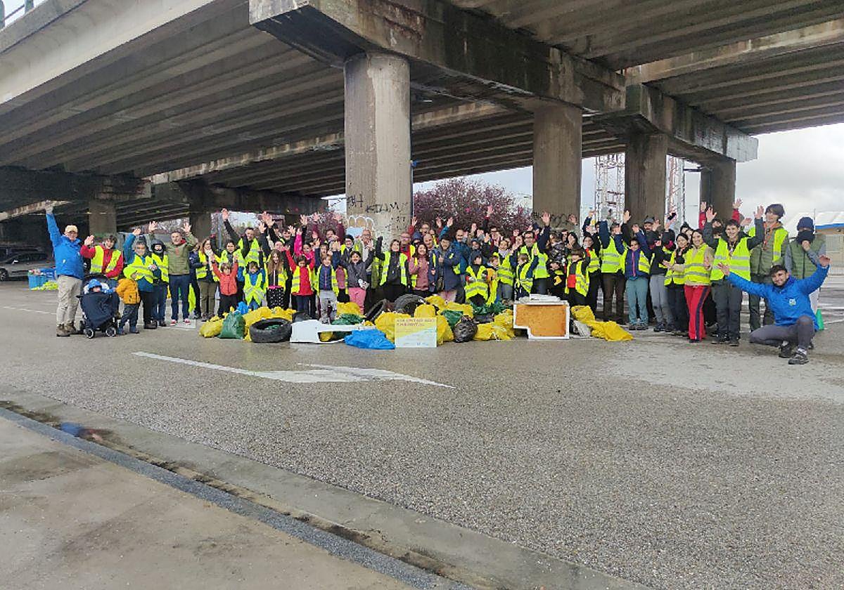 Grupo de voluntarios de 2024 que actuaron en Polígono Industrial Burgos Este.