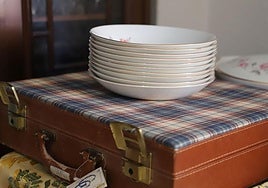 Objetos que se venden en un mercado efímero en Burgos