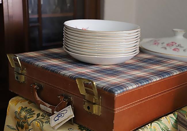 Objetos que se venden en algún mercado efímero en Burgos.