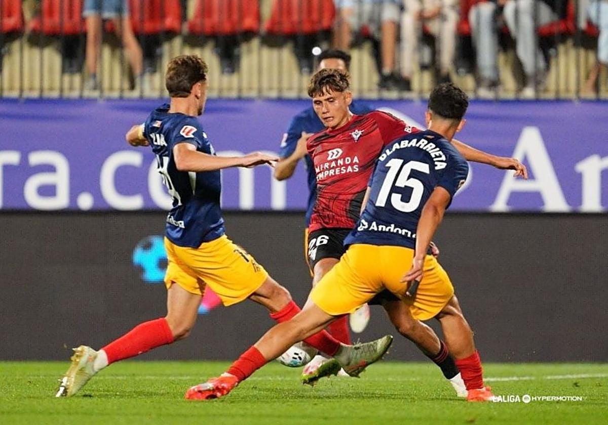 Instante del partido entre FC Andorra y CD Mirandés.