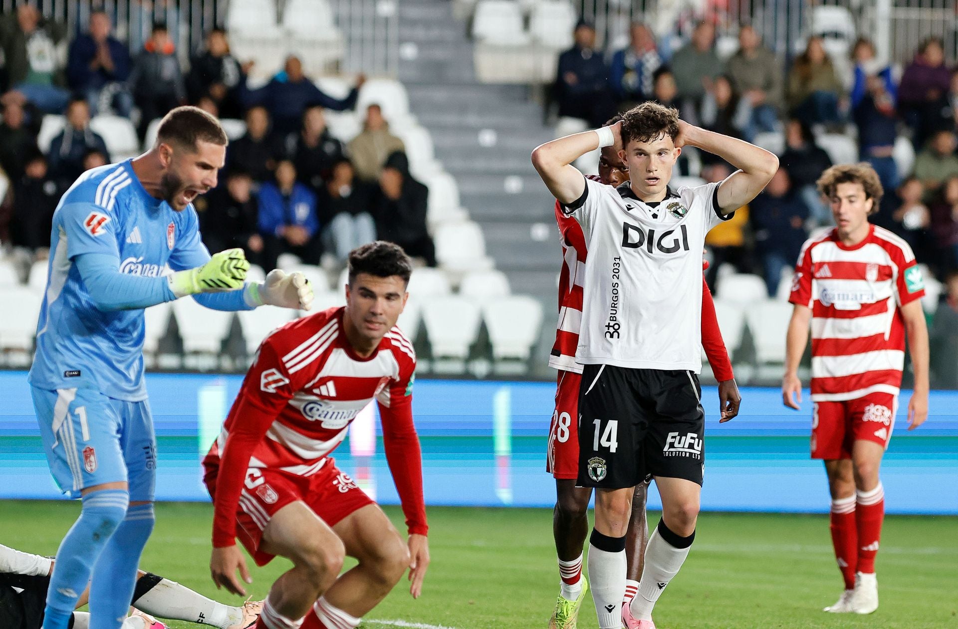 El Burgos CF - Granada CF, en imágenes