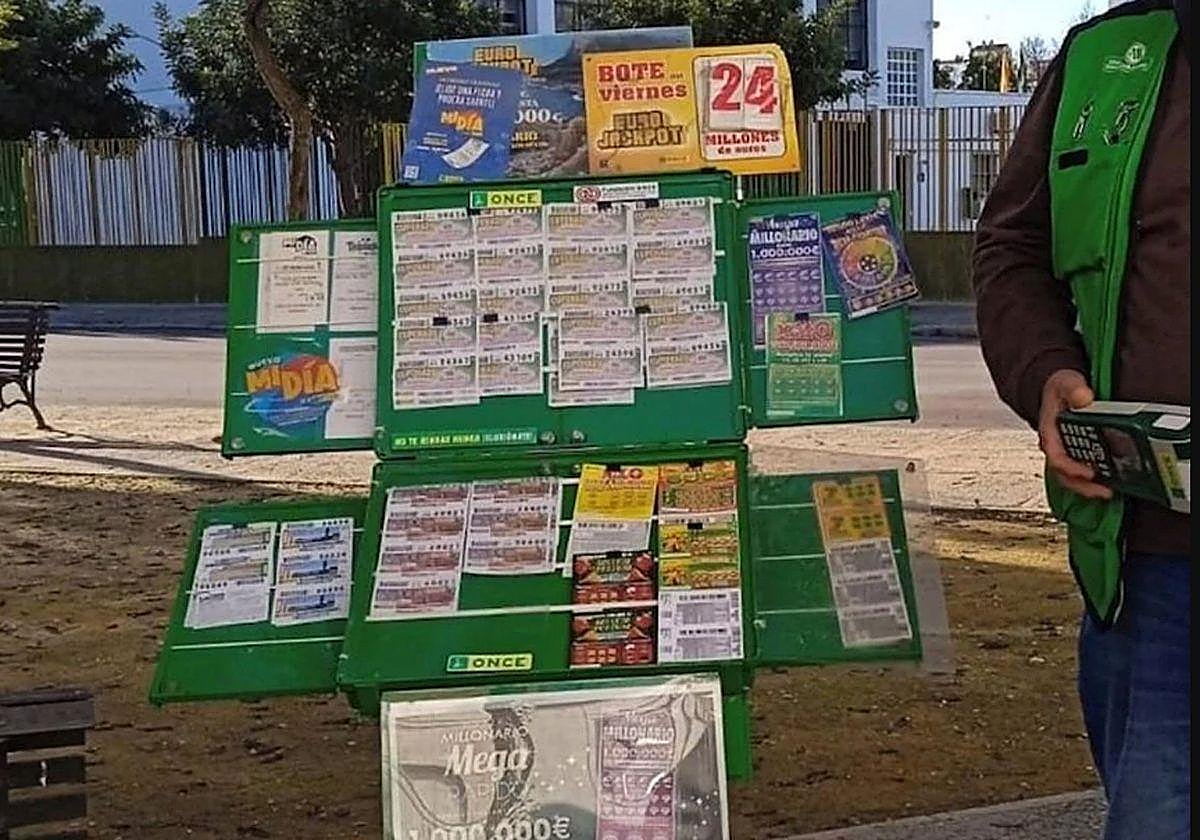 Imagen de archivo de un vendedor de la ONCE.