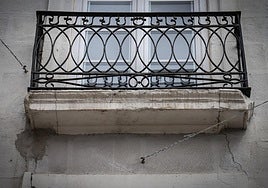 Algunos de los anclajes se han realizado sobre las fachadas.