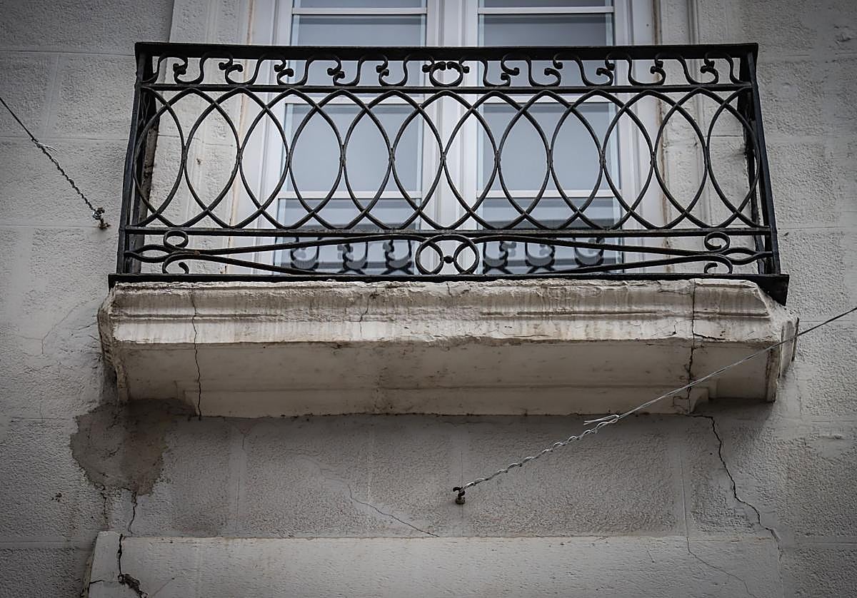 Algunos de los anclajes se han realizado sobre las fachadas.