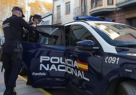 Imagen de archivo de una patrulla de la Policía Nacional.